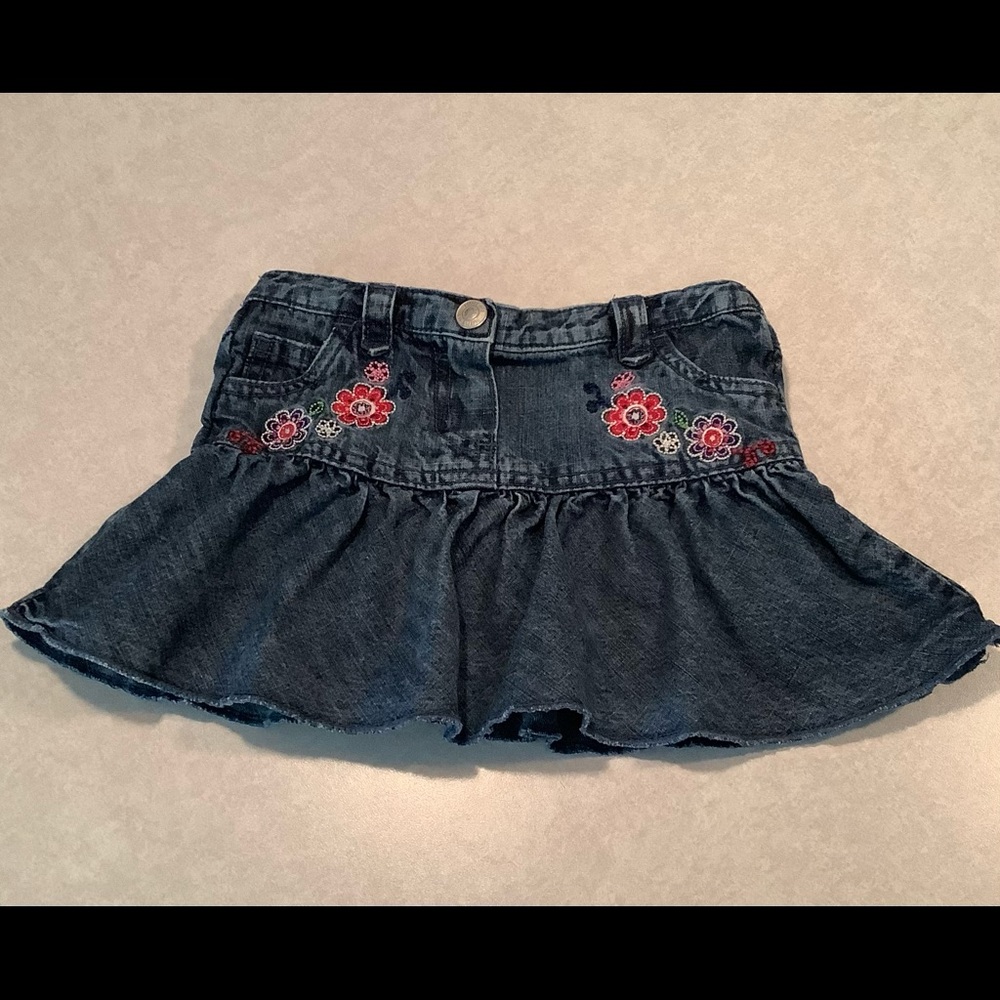 🤑Unbranded denim skirt. Size 9M
